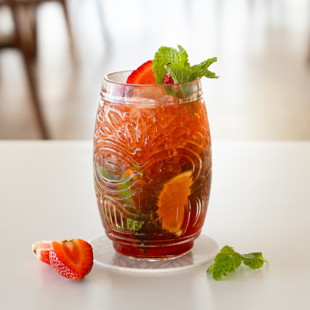 Happy Hour at West Bay Lounge – 25% Off Beverages